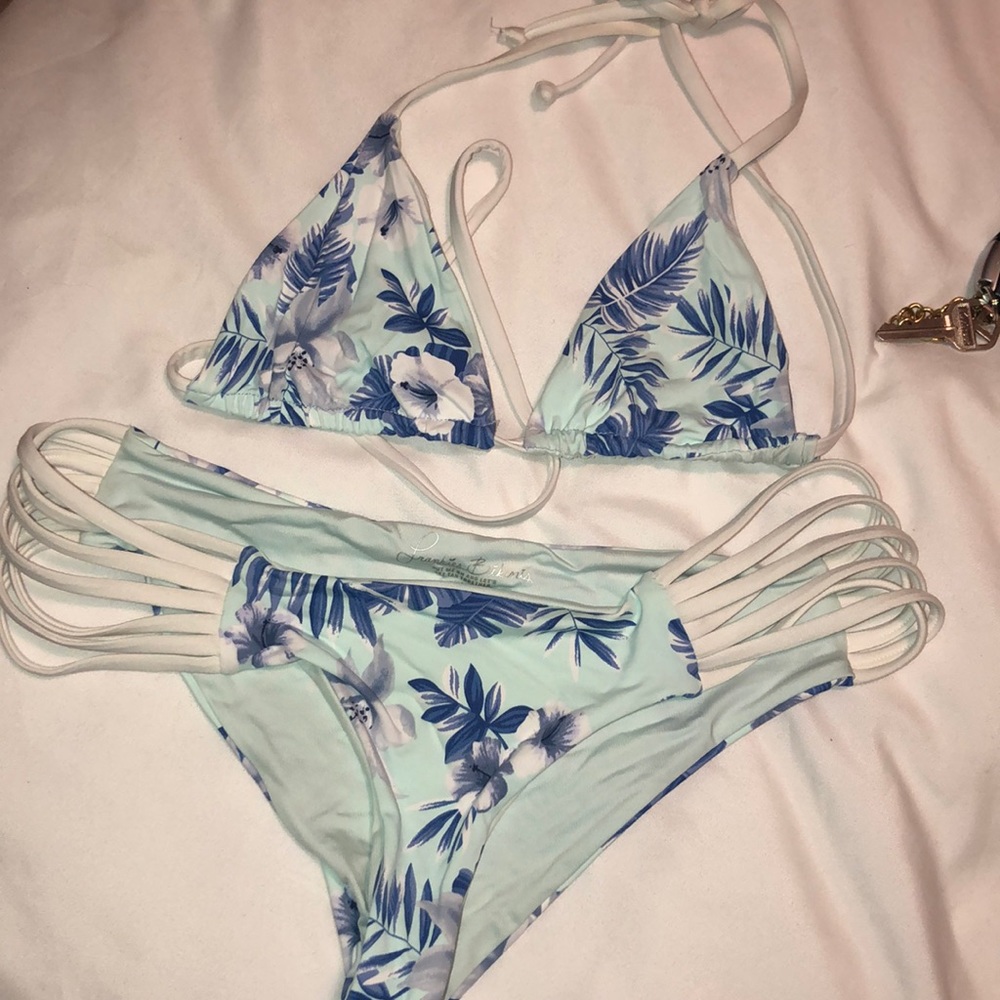 Frankie’s bikini